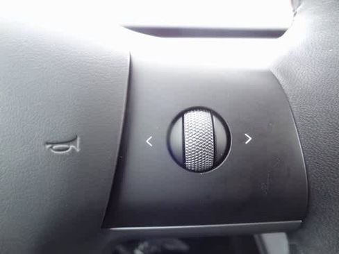 Used 2025 Tesla Model Y Long Range image 16