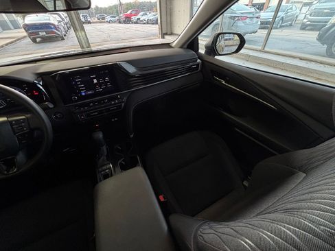 Used 2025 Toyota Camry LE image 39