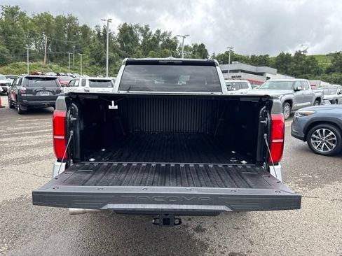 Used 2025 Toyota Tacoma SR5 AWD/4WD image 19