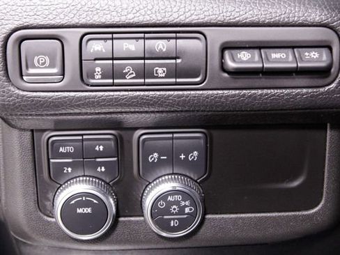 Used 2023 GMC Yukon Denali image 28