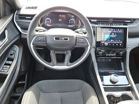 Used 2025 Jeep Grand Cherokee Laredo X w/ Luxury Tech Group I RWD image 12