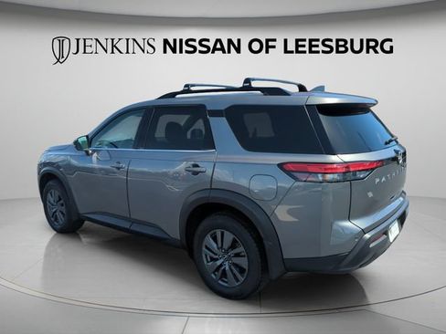 Certified 2024 Nissan Pathfinder SV w/ SV Premium Package FWD image 9
