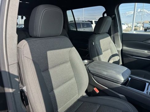 Used 2025 Chevrolet Traverse LT image 23