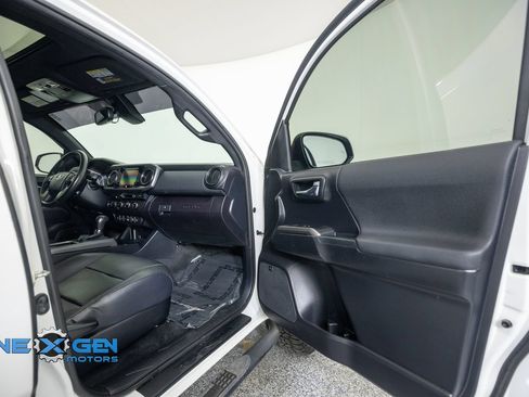 Used 2019 Toyota Tacoma TRD Sport AWD/4WD image 43