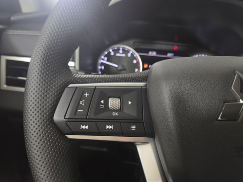 New 2026 Mitsubishi Outlander SE image 15