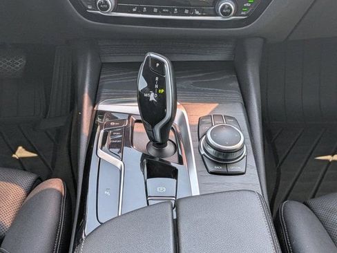 Used 2022 BMW 530i xDrive w/ Premium Package image 18