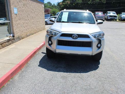 Used 2018 Toyota 4Runner SR5 RWD image 2
