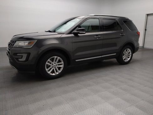 Used 2017 Ford Explorer XLT w/ Equipment Group 201A image 2
