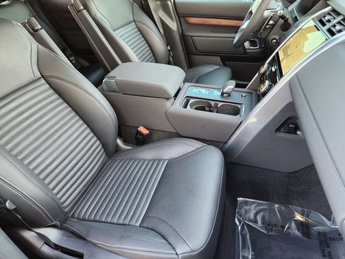 Certified 2025 Land Rover Discovery S image 15