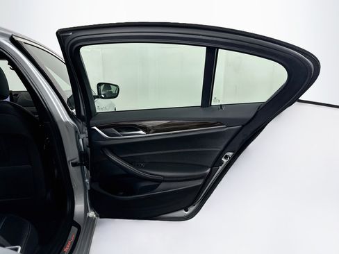 Used 2018 BMW 530i RWD image 32