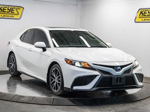 Used 2024 Toyota Camry SE w/ Audio Upgrade Package FWD image 5