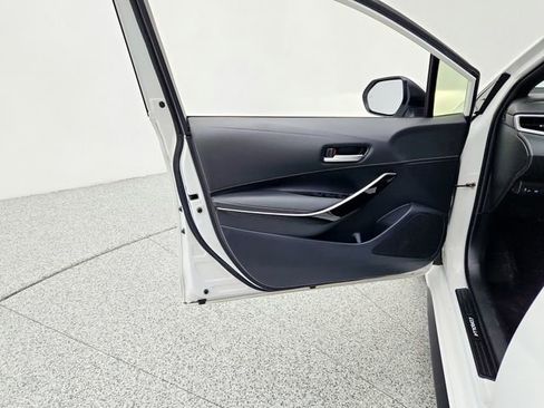 Used 2022 Toyota Corolla XSE image 27