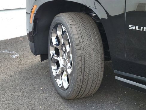 New 2025 Chevrolet Suburban High Country image 32