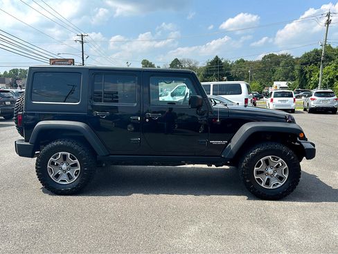 Used 2014 Jeep Wrangler Unlimited Rubicon w/ Connectivity Group image 4