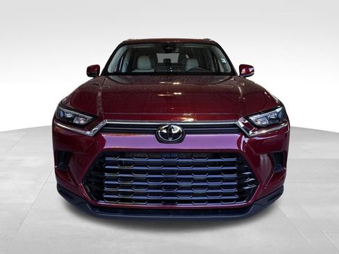 Used 2024 Toyota Grand Highlander XLE image 2