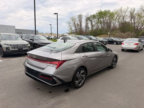 Used 2024 Hyundai Elantra Limited FWD image 3