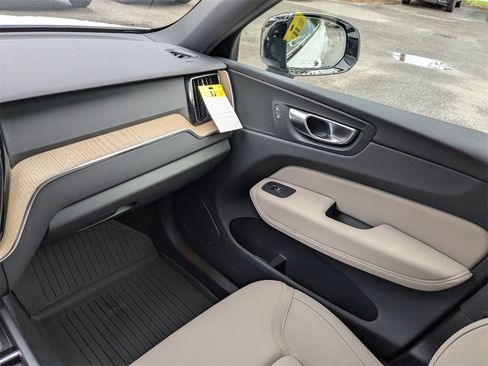 New 2026 Volvo XC60 B5 Core image 18