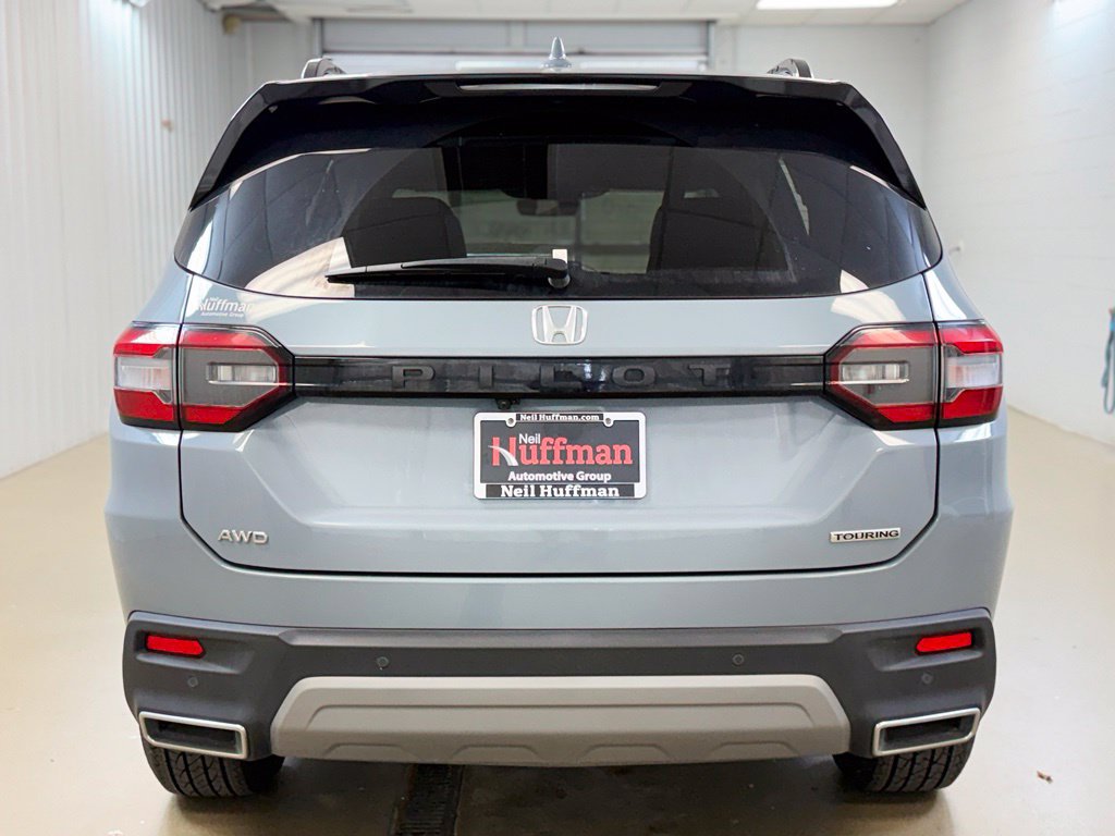 Used 2025 Honda Pilot Touring image 6