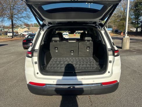 Used 2023 Jeep Grand Cherokee Limited image 22