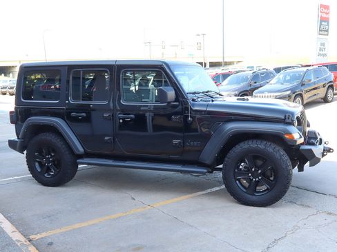 Used 2021 Jeep Wrangler Unlimited Rubicon AWD/4WD image 5