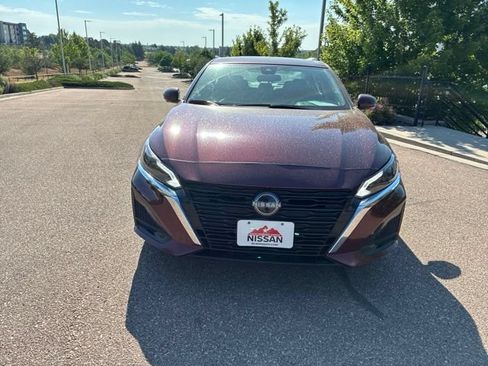Used 2025 Nissan Altima 2.5 SL AWD/4WD image 2