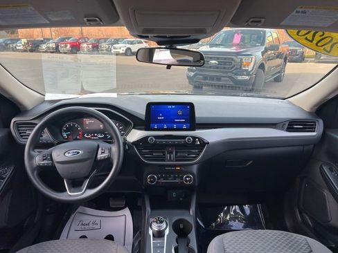 Used 2020 Ford Escape SE image 18
