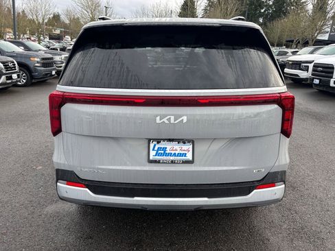 Used 2025 Kia Carnival EX image 6