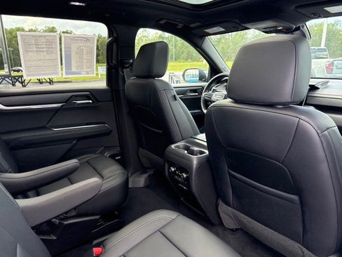 Used 2026 GMC Acadia Elevation w/ Elevation Premium Package FWD image 15