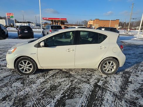 Used 2014 Toyota Prius C Four image 9