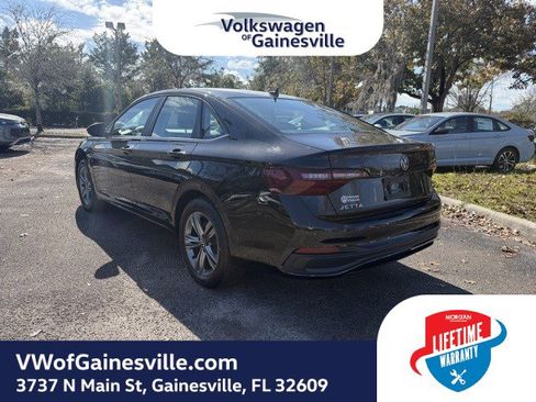 Used 2024 Volkswagen Jetta SE image 4