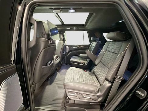 Used 2023 Cadillac Escalade Sport Platinum w/ LPO, ONYX Package AWD/4WD image 21