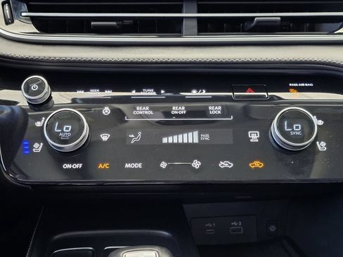 Used 2023 INFINITI QX60 Luxe w/ Performance Audio Package FWD image 17