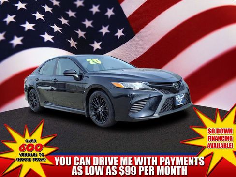 Used 2020 Toyota Camry SE image 1