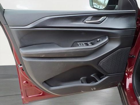 New 2025 Jeep Grand Cherokee Altitude image 14