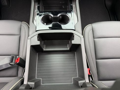 New 2026 GMC Yukon Elevation image 32