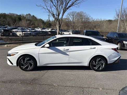 Certified 2025 Hyundai Elantra SEL image 4