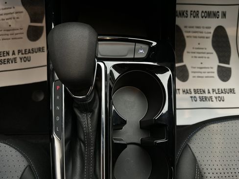 Used 2025 Chevrolet Trax LT w/ LT Convenience Package image 32