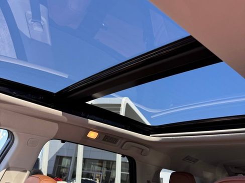 Used 2025 Nissan Pathfinder Platinum w/ Cargo Package image 22