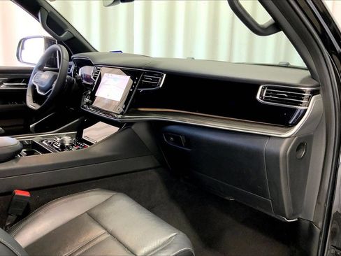 Used 2022 Jeep Wagoneer Series III w/ Premium Group I AWD/4WD image 28