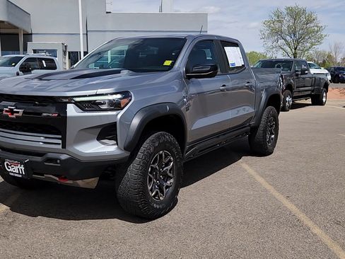 Used 2024 Chevrolet Colorado ZR2 w/ Technology Package AWD/4WD image 2