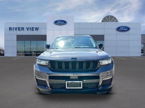 Used 2024 Jeep Grand Cherokee L Limited w/ Black Appearance Package AWD/4WD image 2