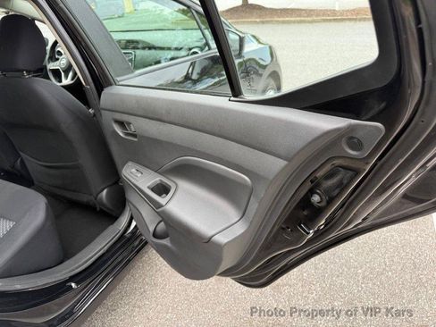 Used 2022 Nissan Versa S FWD image 8