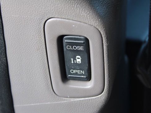 Used 2016 Honda Odyssey SE image 25