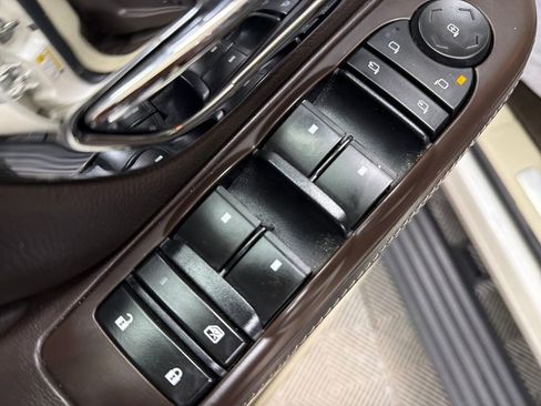 Used 2013 Cadillac Escalade Platinum image 16