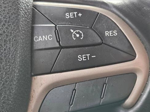 Used 2017 Jeep Grand Cherokee Limited RWD image 15