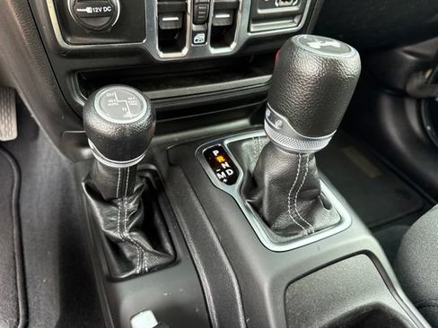 Used 2024 Jeep Wrangler Unlimited w/ Convenience Group AWD/4WD image 7