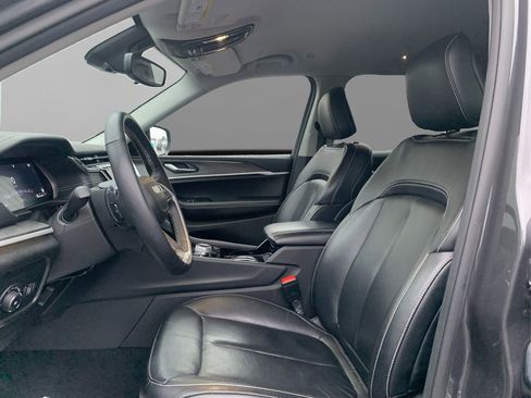 Used 2022 Jeep Grand Cherokee L Limited image 9