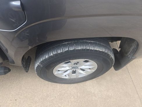 Used 2024 Nissan Frontier SV w/ Technology Package RWD image 12
