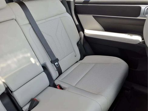 Used 2025 Hyundai Santa Fe SEL FWD image 17