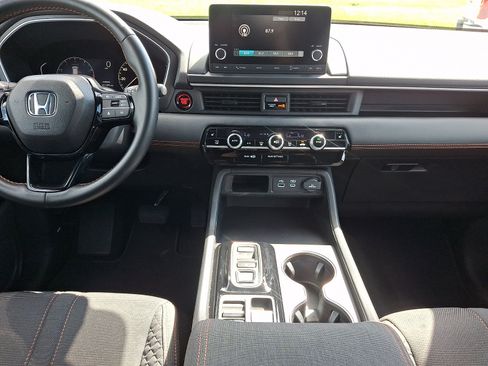 Certified 2025 Honda Pilot Sport image 15